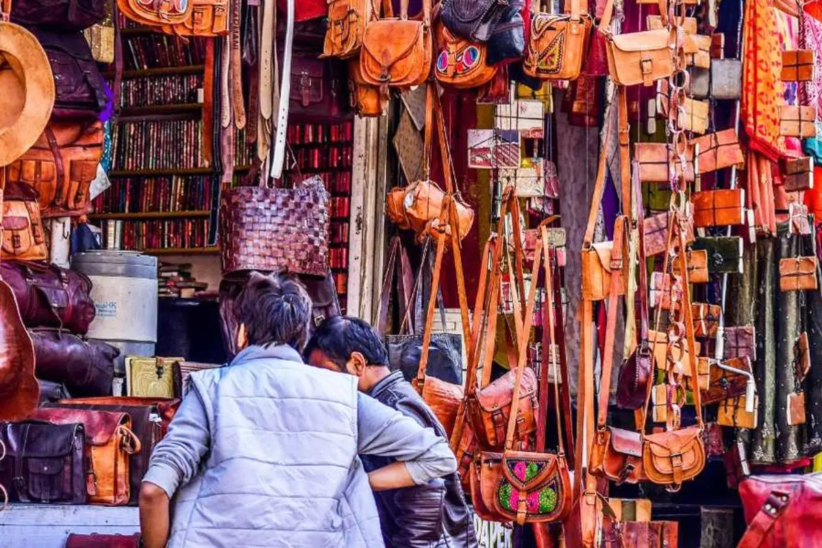 Shopping in Pushkar market