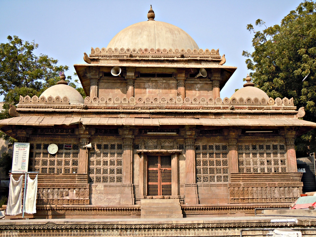 Detailed stone carving at Rani Sipri Mosque showing intricate jali work
