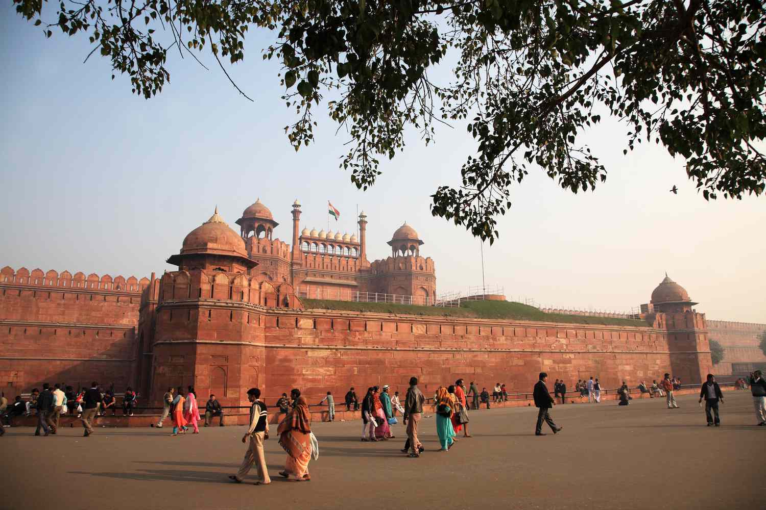 Practical visitor tips for Red Fort Delhi with crowd management guidance
