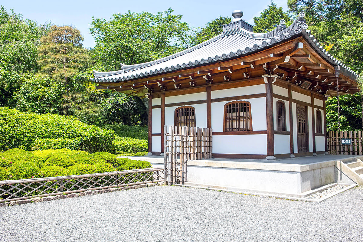Viewing veranda at Ryoan-ji Temple
