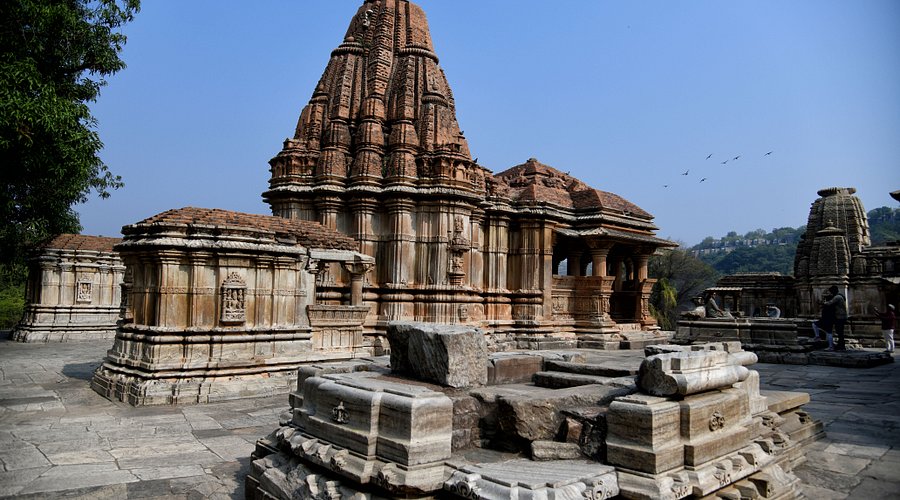 Sas-Bahu Temple Complex Overview in Nagda