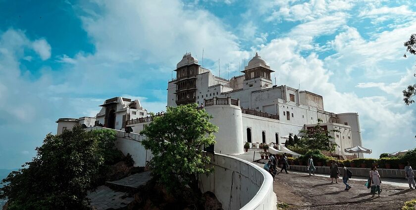 Udaipur itinerary combination including Sajjangarh Fort City Palace and lake circuit