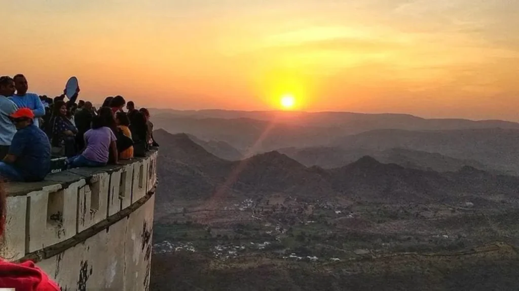 Sunset planning and photography timing strategy at Sajjangarh Fort Udaipur