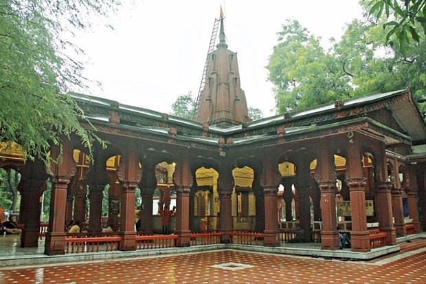 Talyatla Ganpati Temple at Saras Baug