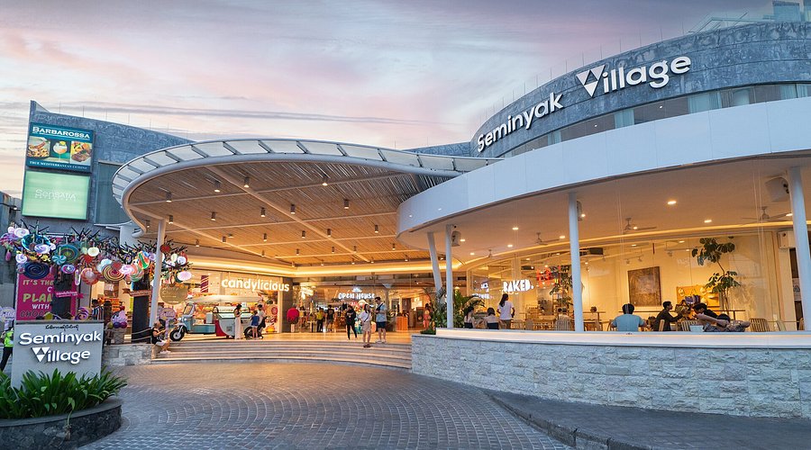 Seminyak Village shopping area with boutique storefronts