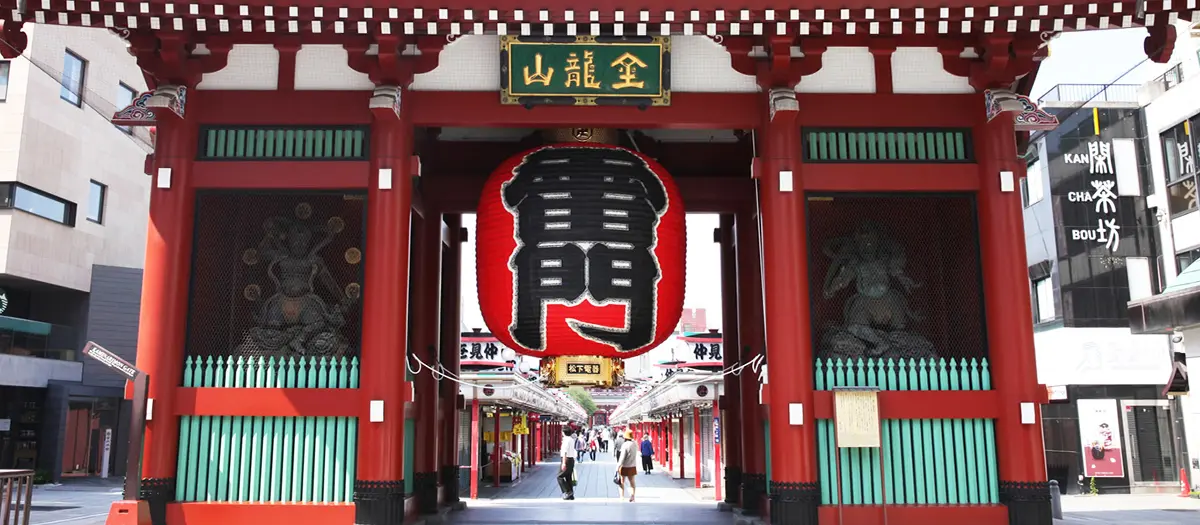 Kaminarimon Gate at Senso-ji Temple with famous red lantern
