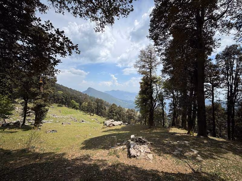 Trekking trail to Serolsar Lake