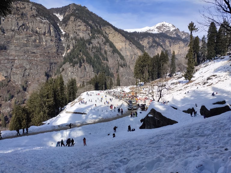 Mountain road toward Sethan Valley from Manali