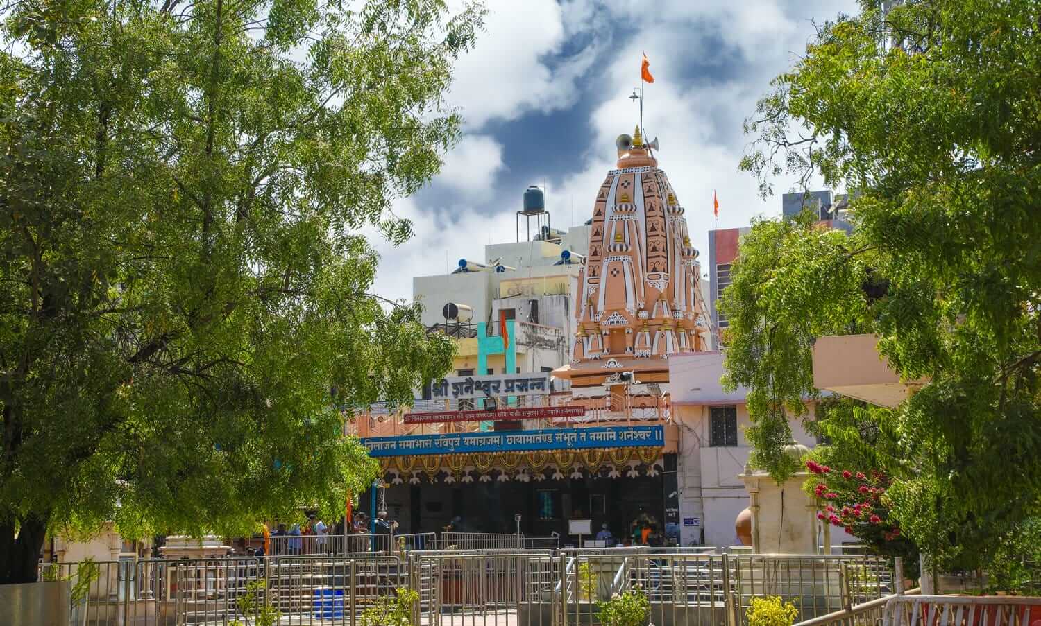 Shani Shingnapur Temple: Darshan Timings, Rituals & Travel Details