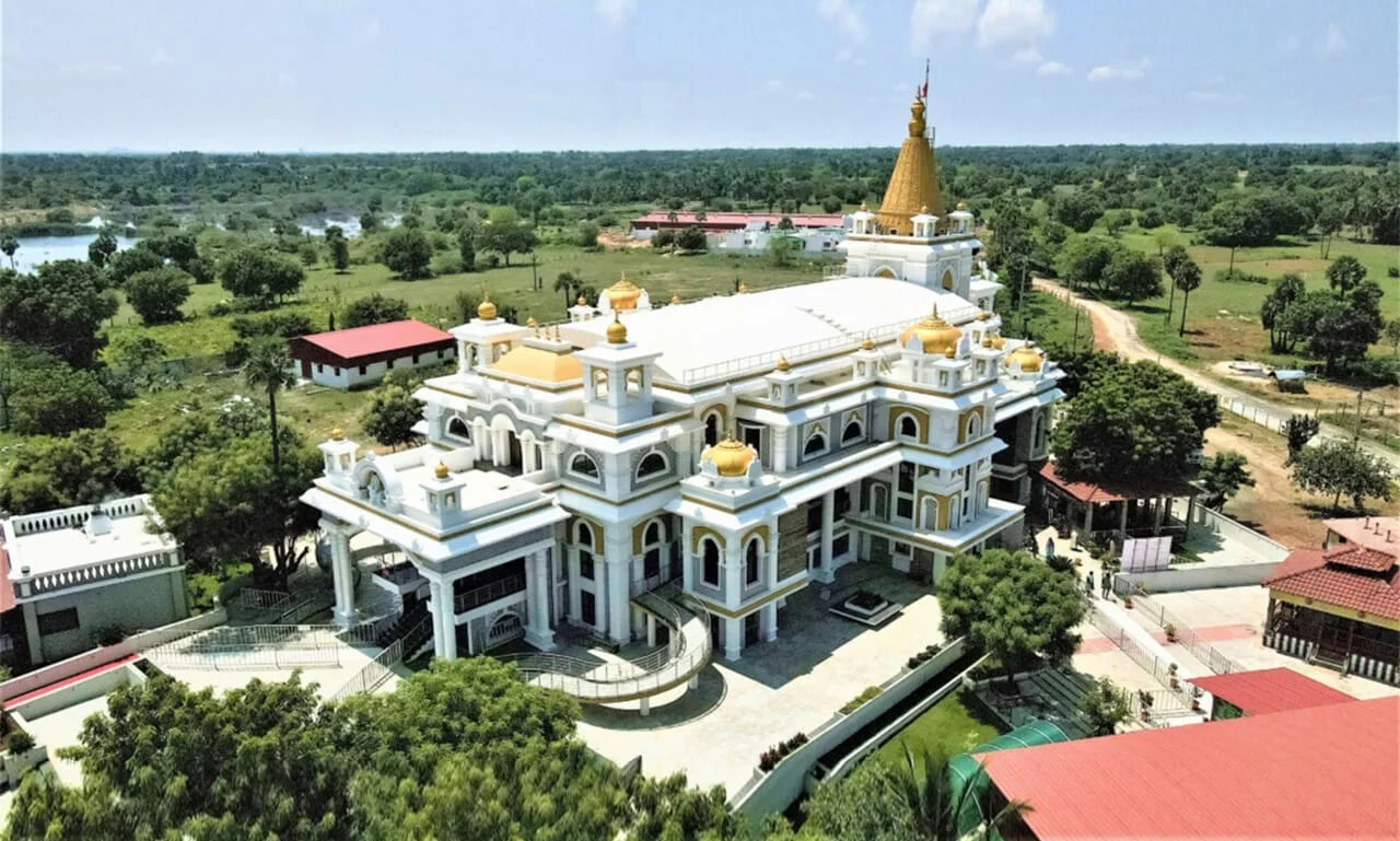 Budget and booking planning table for Mumbai to Shirdi trip