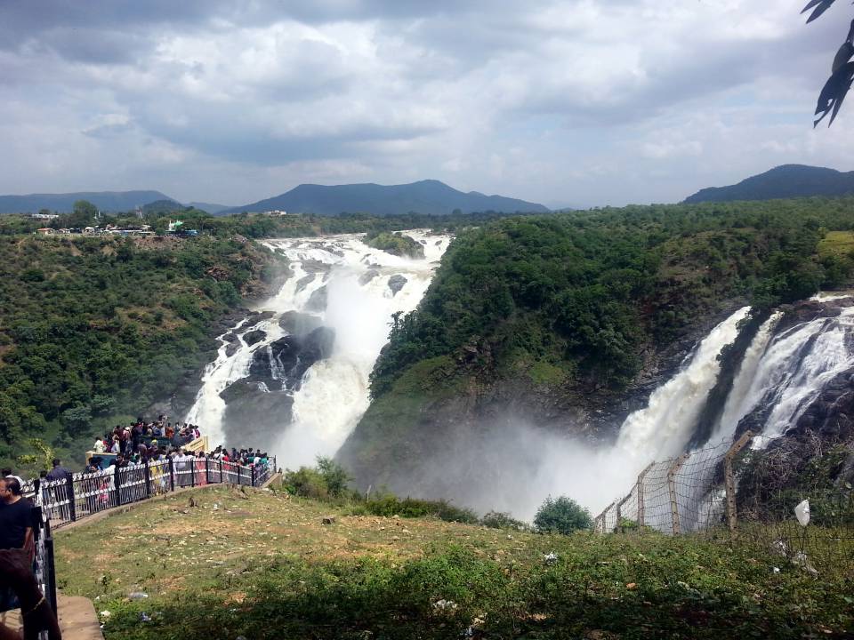Seasonal changes at Shivsamudram Falls