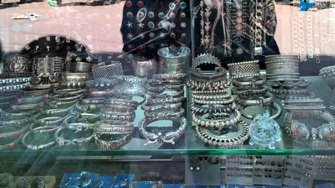 Dariba Kalan jewelry shops showing gold and silver ornaments