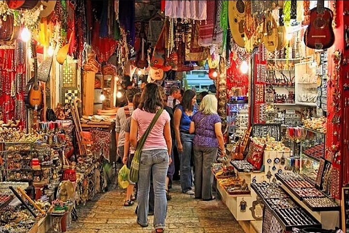 Shopping markets in Delhi with street stalls boutiques and local market crowd