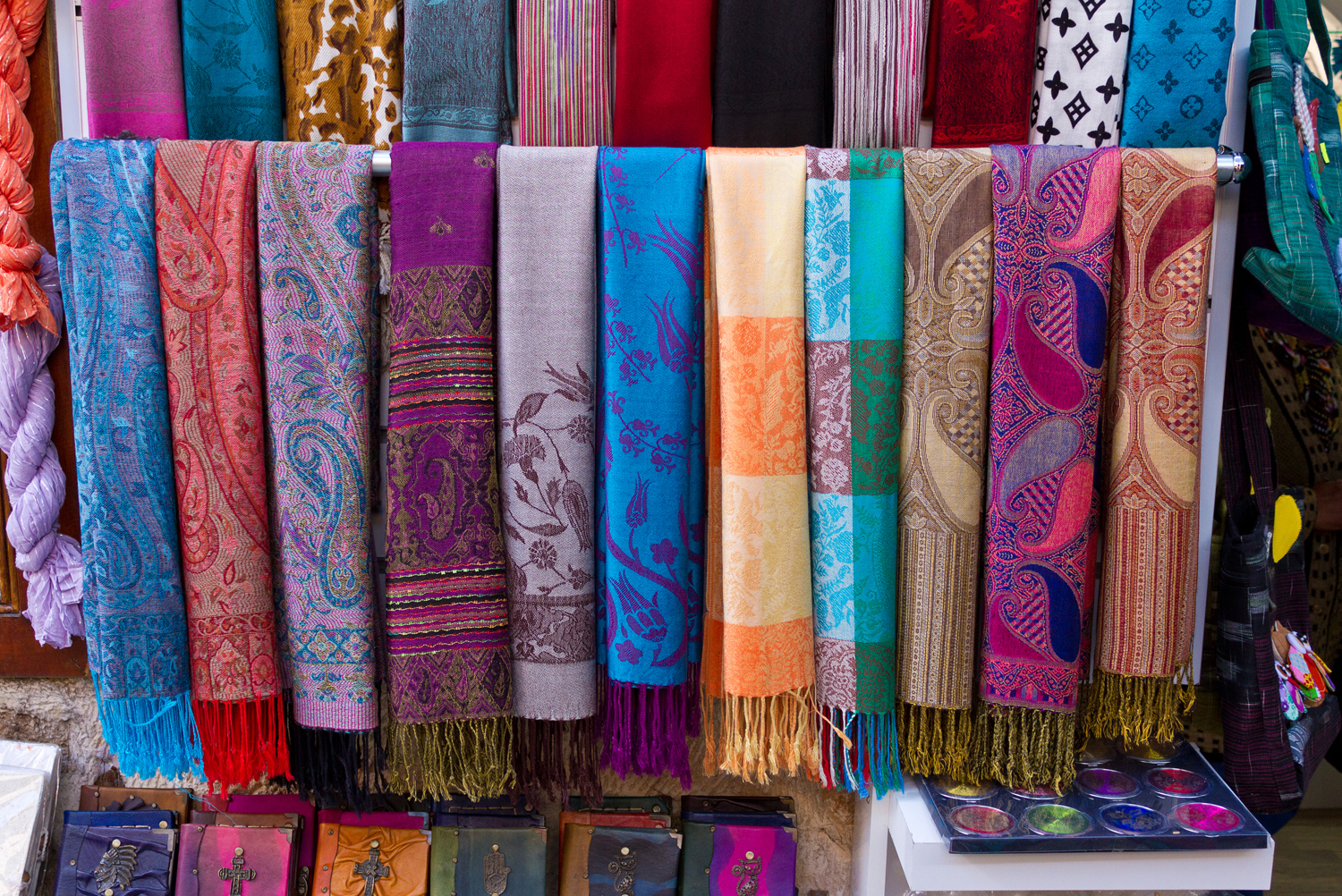 Pashmina shawls and Kashmiri wool products in Gulmarg