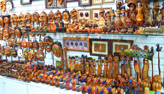 Pearl jewelry and shell souvenirs in Havelock shops