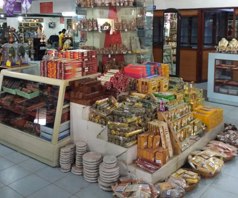 Hyderabad handicrafts including bidriware and traditional crafts