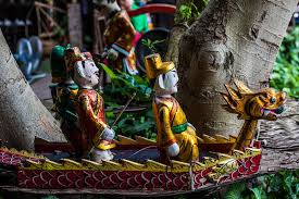 Vietnamese souvenirs including lacquerware silk and ceramics