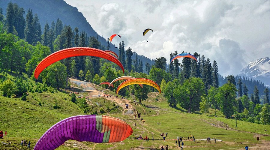 Solang Valley Manali with snow capped mountains