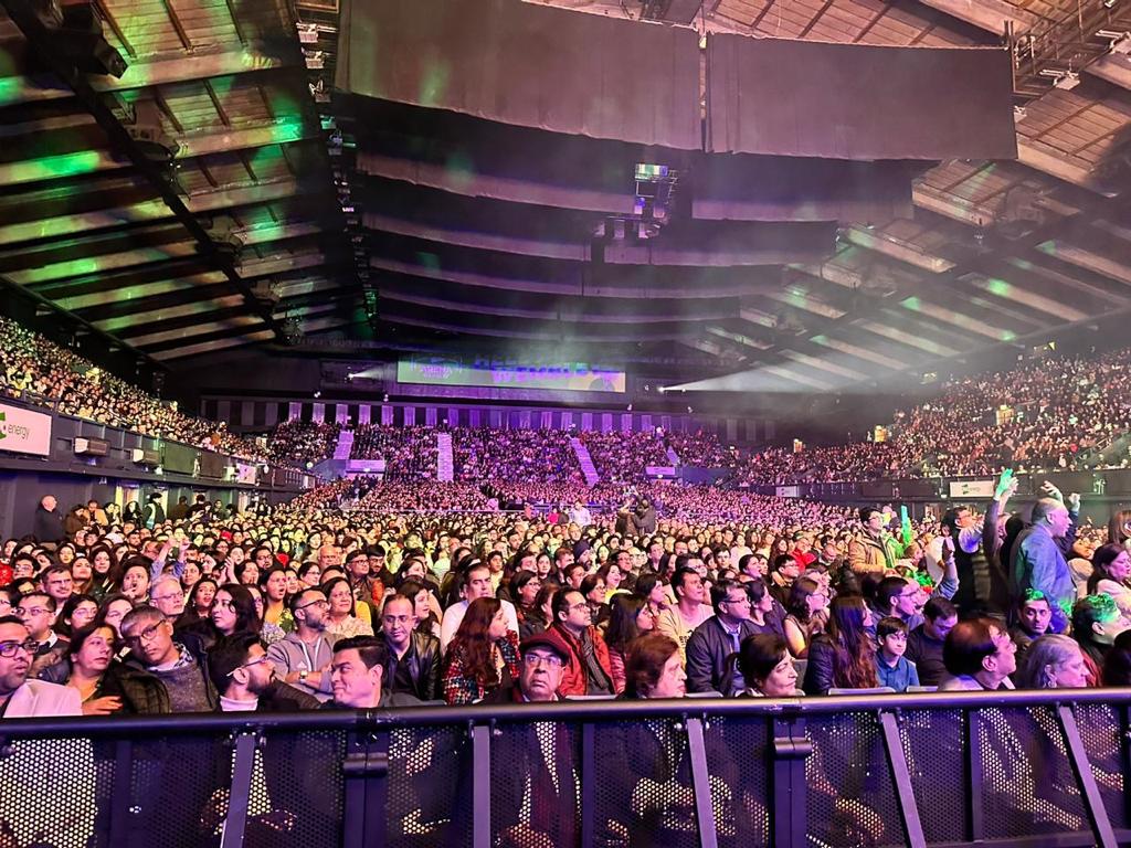 Audience singing along at Sonu Nigam live concert
