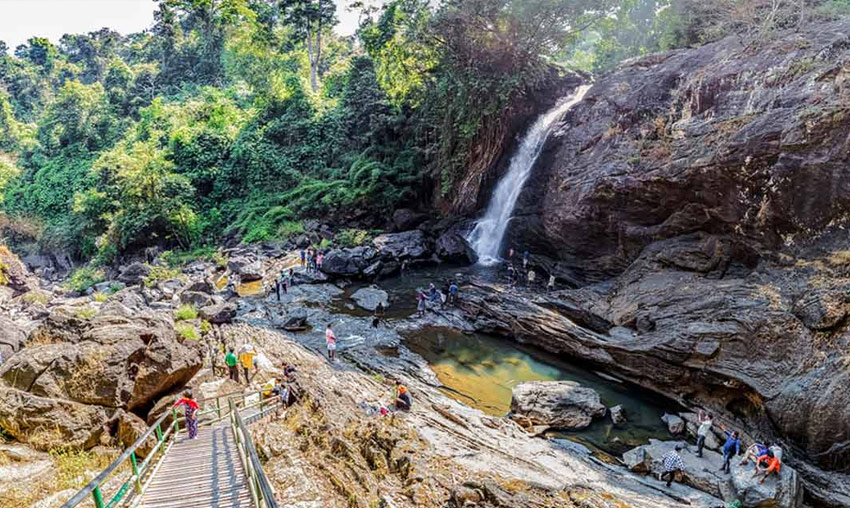 Entrance to Soochipara Waterfalls trek trail