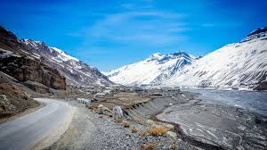Road conditions in Spiti Valley during May spring season