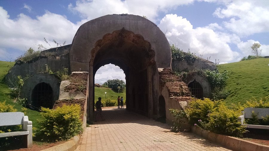 Srirangapatna Fort walls along the river