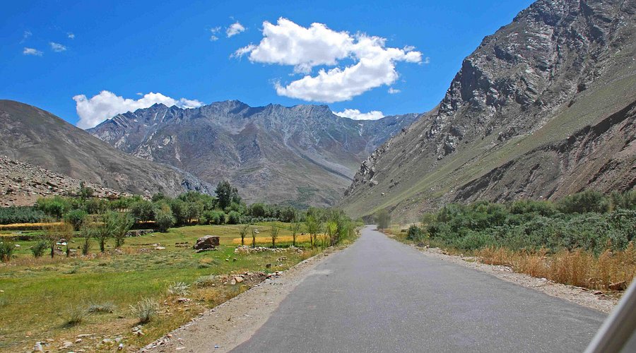 Road to Suru Valley through mountains