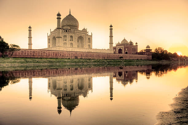 Taj Mahal reflection in the pool - Photography tips