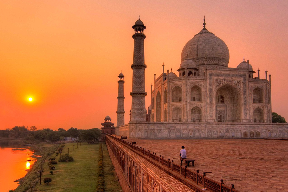 Taj Mahal at sunrise - Best time to visit