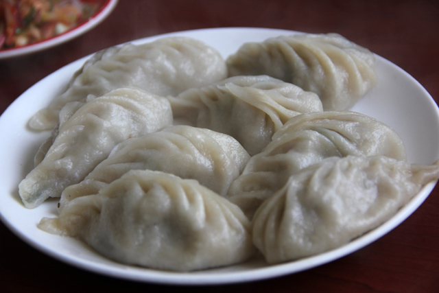 Steaming plate of Tibetan momos served at Taste of Tibet