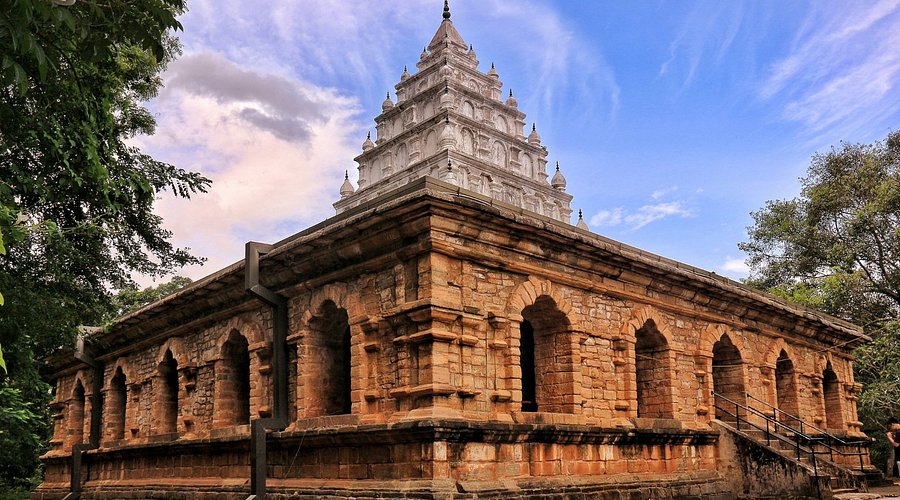 Temple architecture golden roof Sri Dalada Maligawa