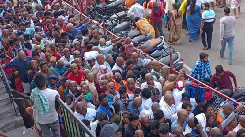 Morning darshan queue in a Tamil Nadu temple