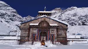 Kedarnath valley temple view in Uttarakhand