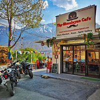 Evening ambience at The Himalayan Cafe Manali