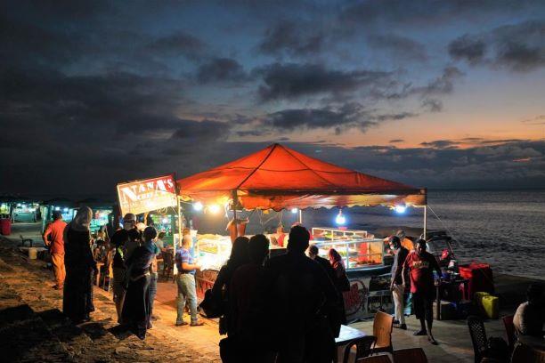 Busy street market and shopping area in Colombo