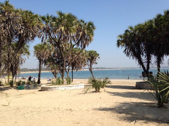 Nagoa Beach in Diu with water activity boats