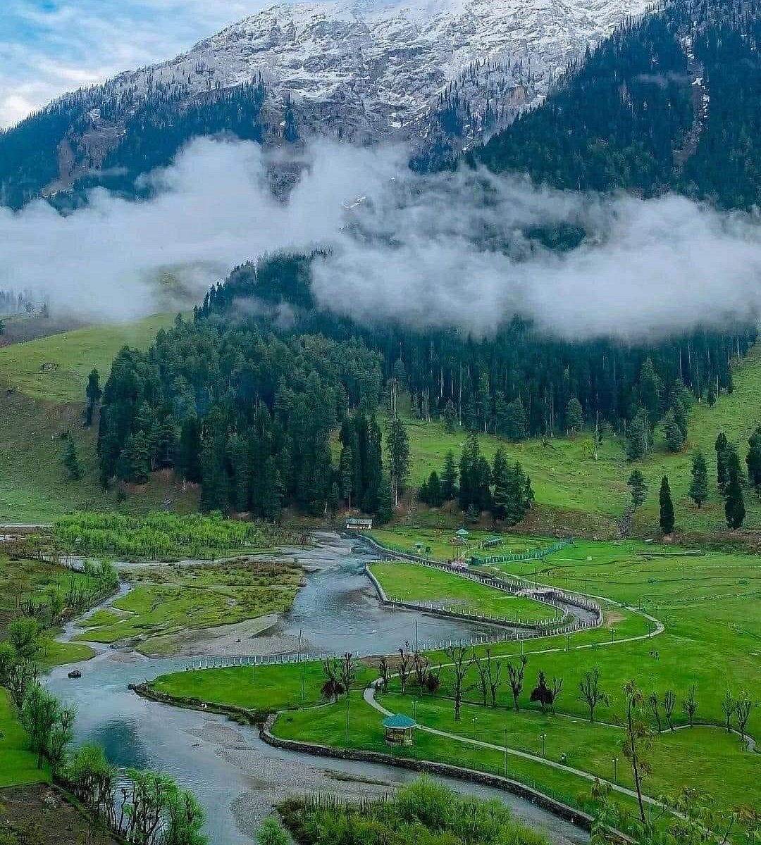 Riverside picnic and streamside meadow in Doodhpathri