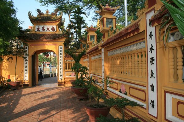 Causeway leading to Tran Quoc Pagoda