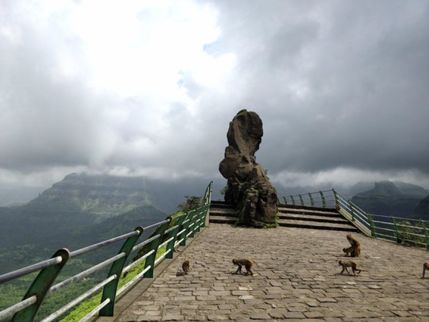 Mountain ridge route toward Monkey Point in Kasauli