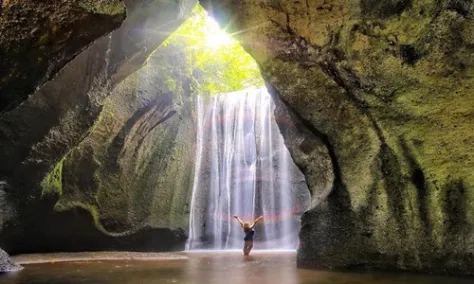 Best sunlight window for photography at Tukad Cepung