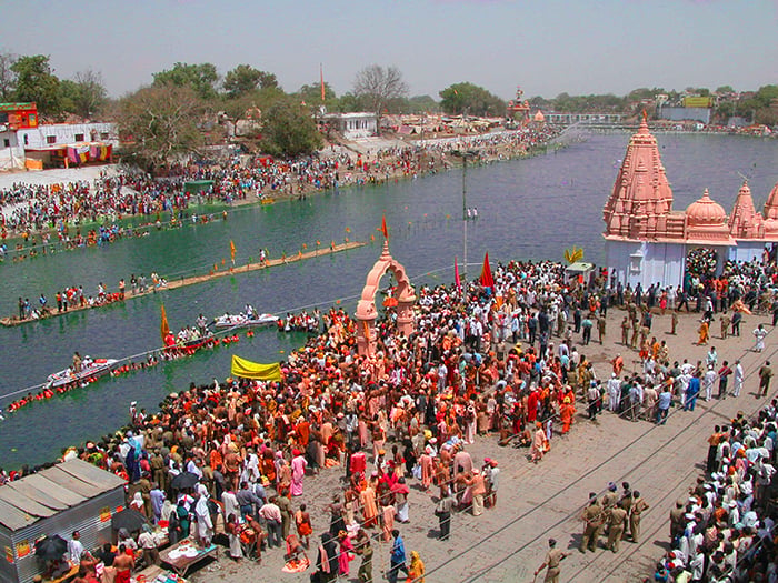 Shipra river ghats and ritual activity in Ujjain