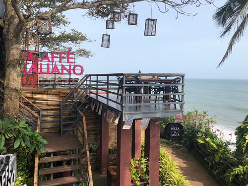 Cliff-top cafes in Varkala