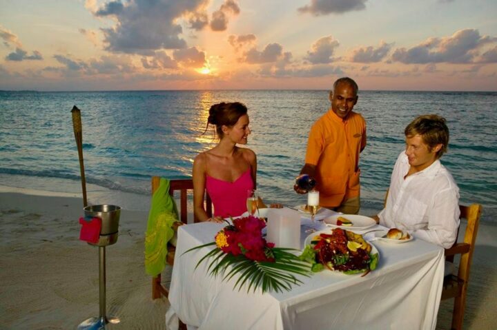 Beach dinner experience at Veligandu Island