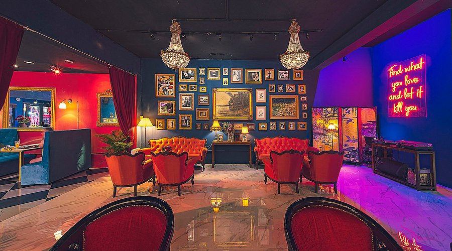 Dining and nightlife restaurants on Walking Street Pattaya
