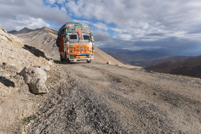 Challenging road conditions at Wari La Pass