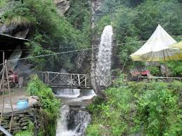 Road approach to Jana Waterfall from Manali via Naggar side