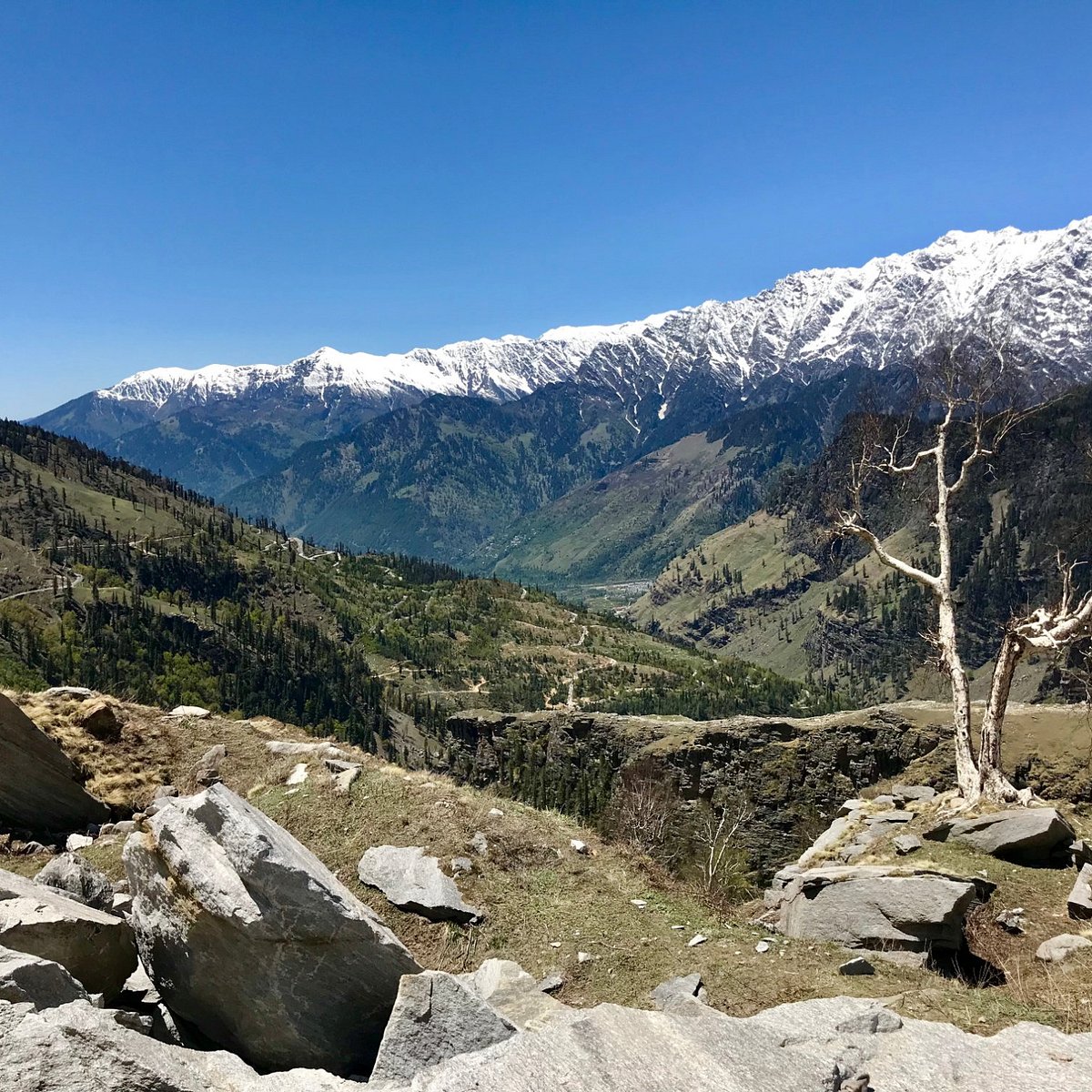 Rahalla Falls scenic stop on route from Manali to Rohtang side