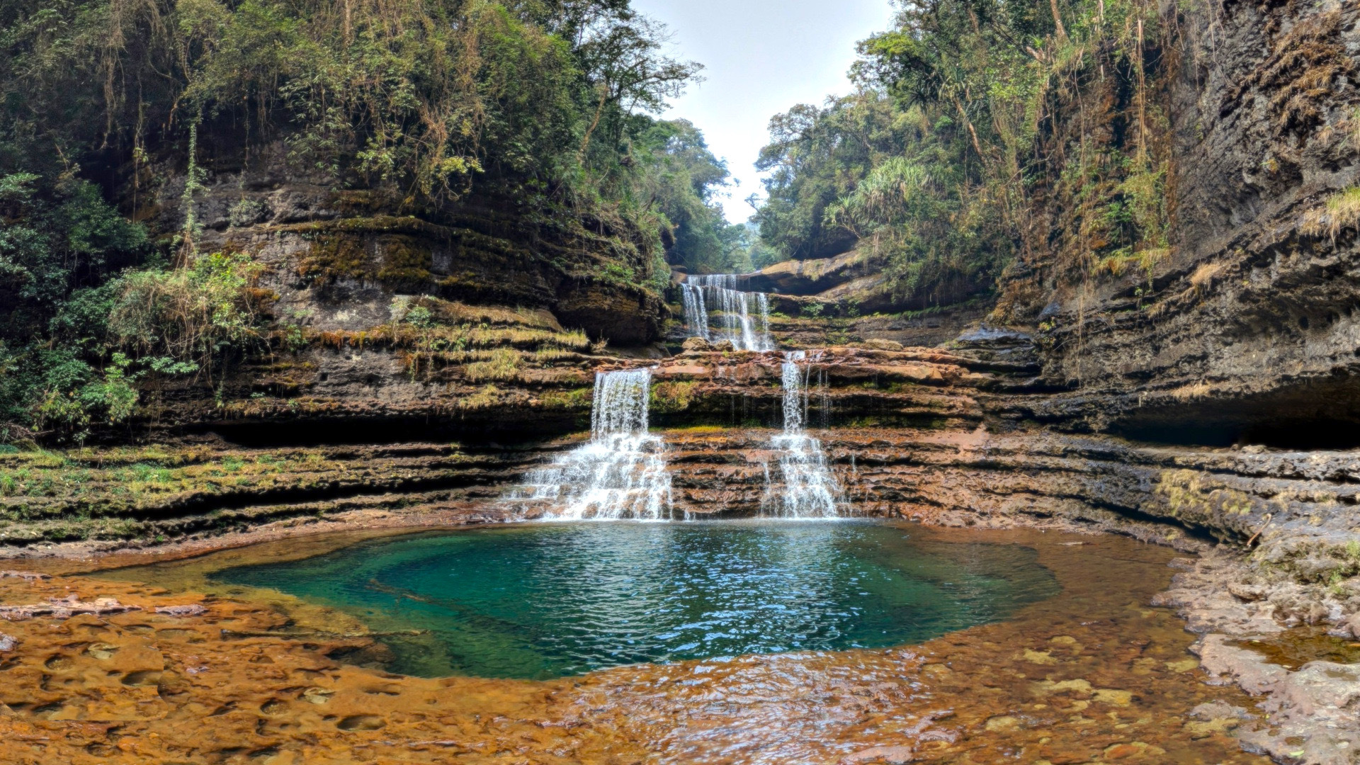 Emerald pool tier at Wei Sawdong Waterfall