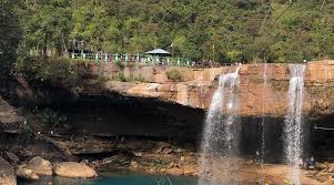 Steep descent trail to Wei Sawdong Waterfall base