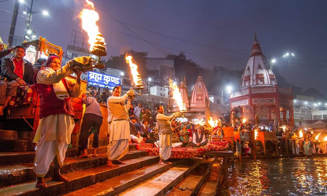 Evening Ganga aarti ceremony in Rishikesh